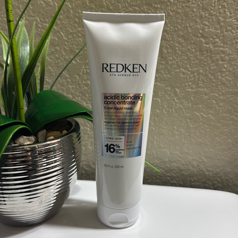 New Redken Acidic Bonding Concentrate 5-Min Liquid Mask